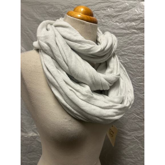 Margaret O’Leary San Francisco Irish Feather Cotton Sky Blue Circular Scarf! - Picture 5 of 7